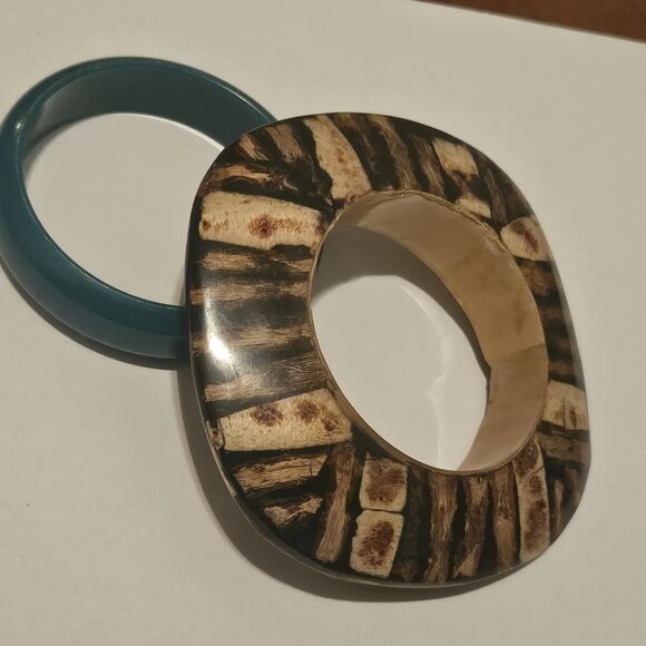 2 Vintage Bracelets - Chunky jewelry, wooden plastic bangle bracelet - Picture 2 of 6